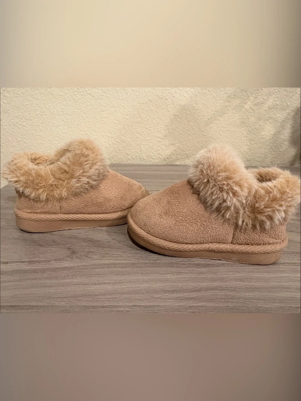 Toddler Cozy Faux-Fur Tan Boots size 3. Ankle boots and Mid Boots
